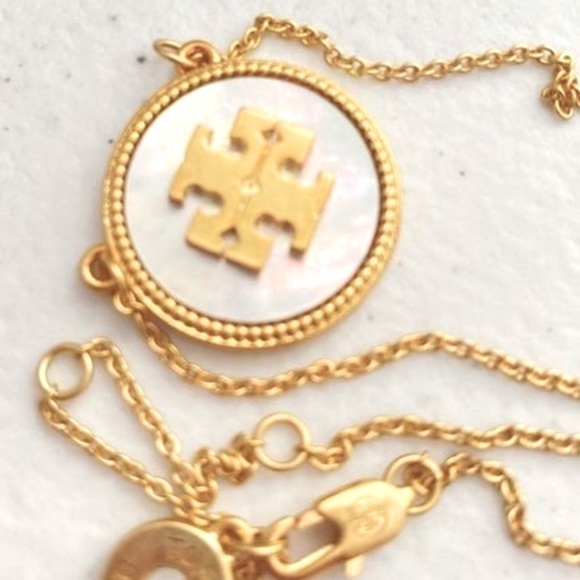 Tory Burch sale Semiprecious Mother of pearl  Medallion pendant chain necklace - Picture 6 of 6